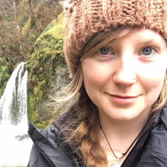 Meet your Posher, Alexandra - Picture 1 of 1